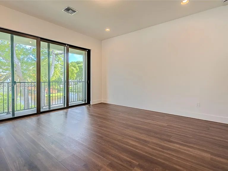 1427 SW 23rd St — Photo 27