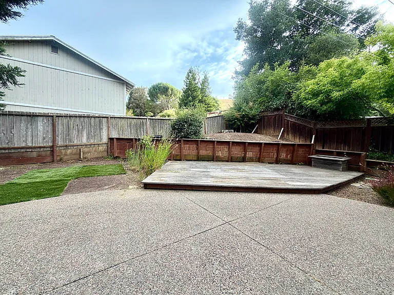 2701 Center Rd — Photo 23
