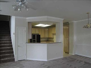 4th image of 617 Park Place Dr #D