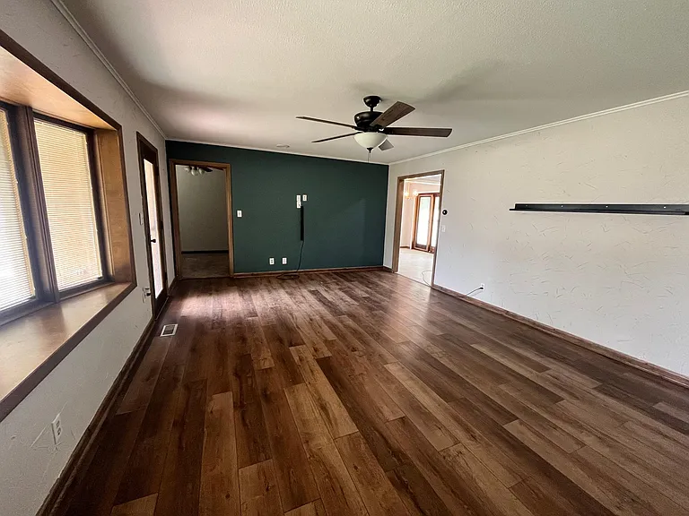 2526 W Broadway Ave — Photo 4