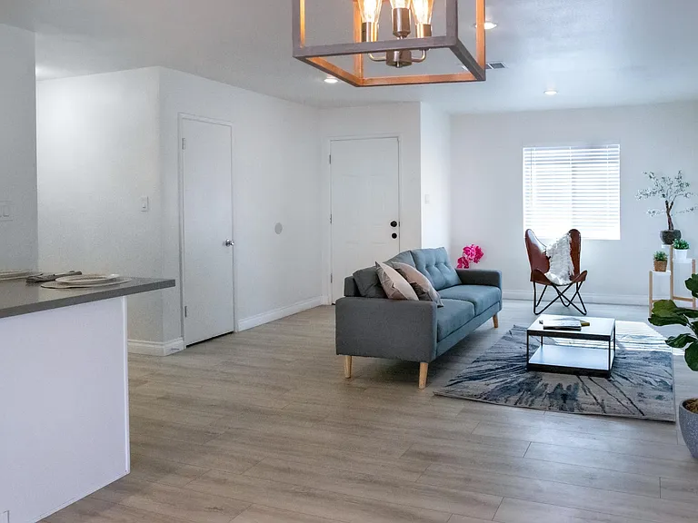 529 Evanwood Ave — Photo 5