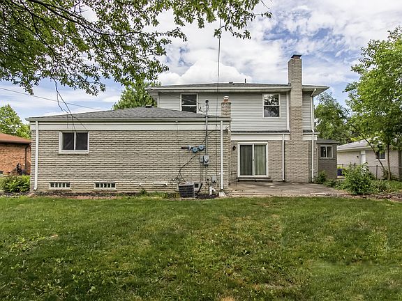 3rd image of 2883 Clayton Dr
