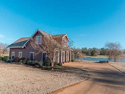 1st image of 350 Pointe Dr
