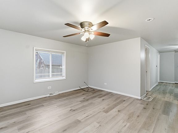 4th image of 952 Willard St