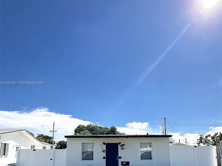 550 NW 15th Ct — Photo 6