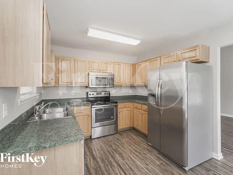 916 Lakehill Rd — Photo 6