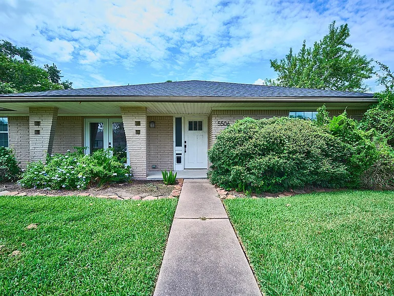 5506 Dumfries Dr — Photo 2