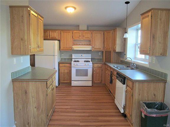 4th image of 77 Penny Ln