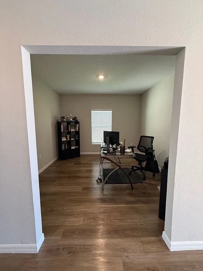 5 bed, 3.0 bath, 2892 sqft, $4,250 — Photo 2
