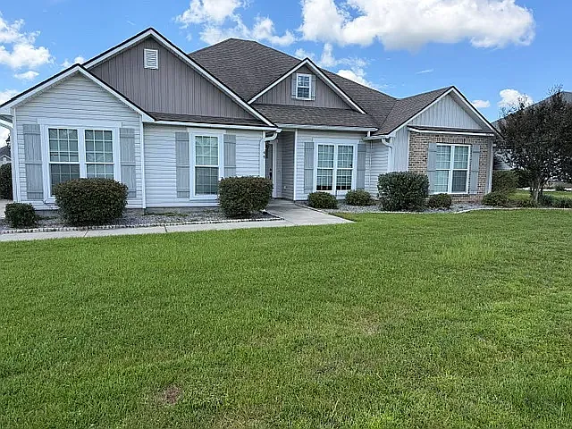 4 bed, 1967 sqft, $2,100 — Photo 2