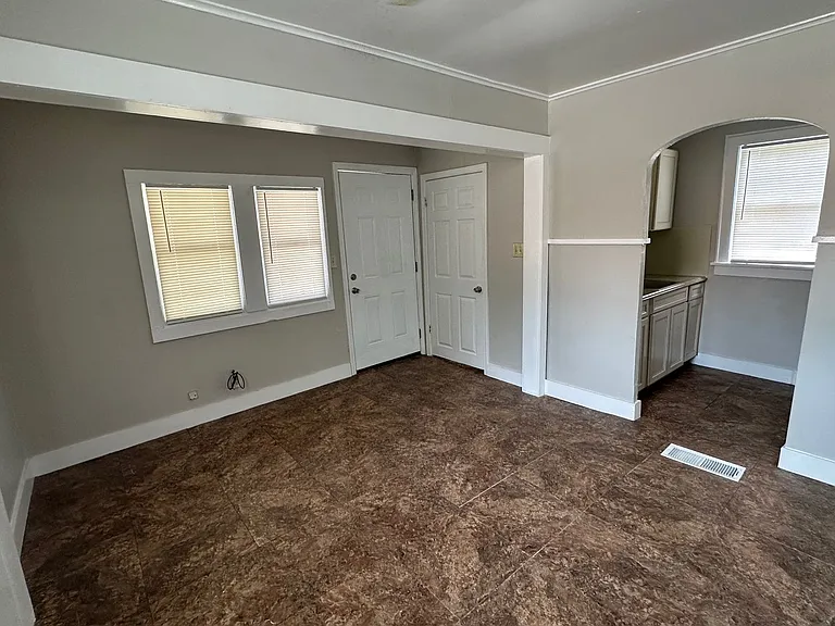 139 E Lister St — Photo 3
