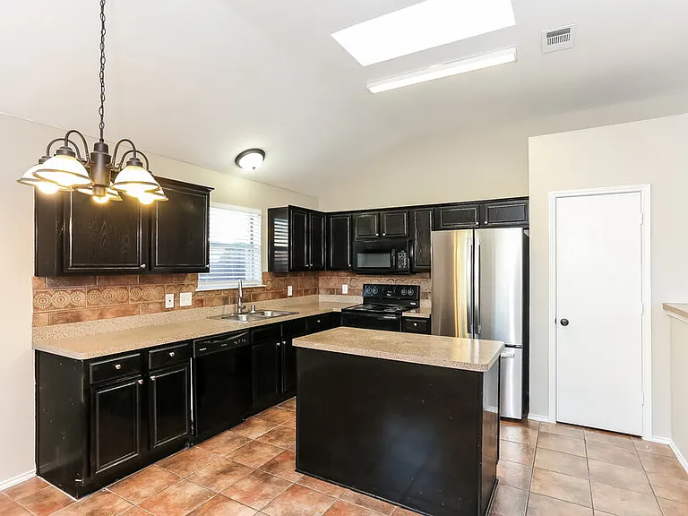 1755 Reynolds St — Photo 7
