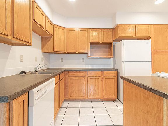 Kitchen - counter and storage space
