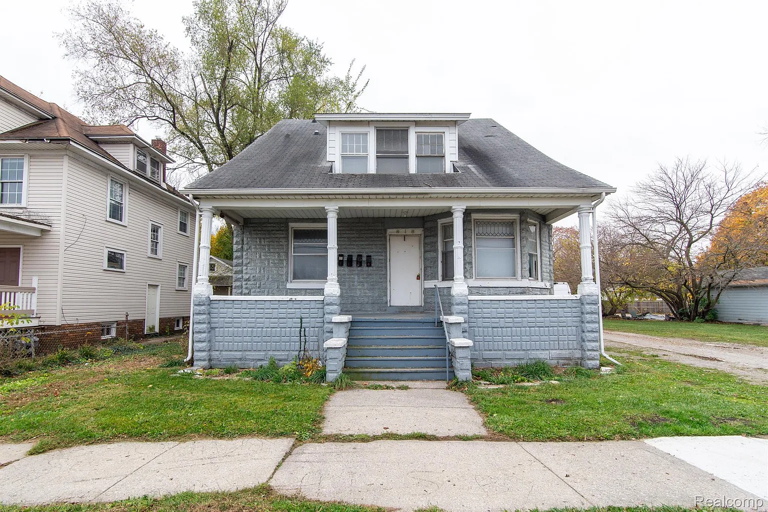 818 E 1st St photo 1
