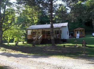 277 Grover Rd, Looneyville, WV 25259