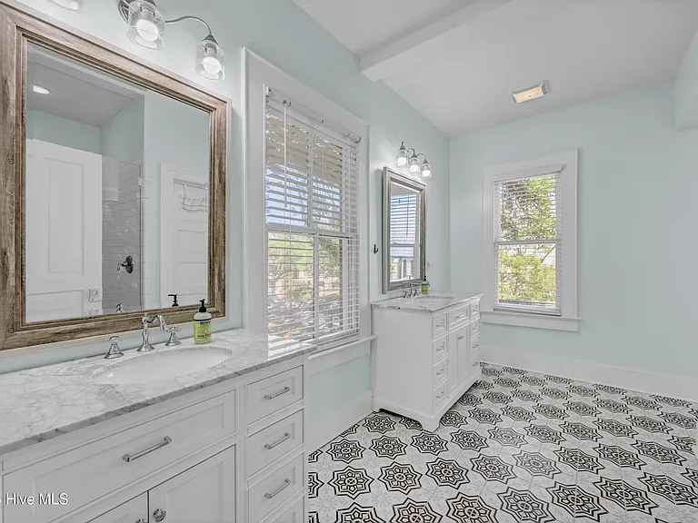 1517 Market St — Photo 20