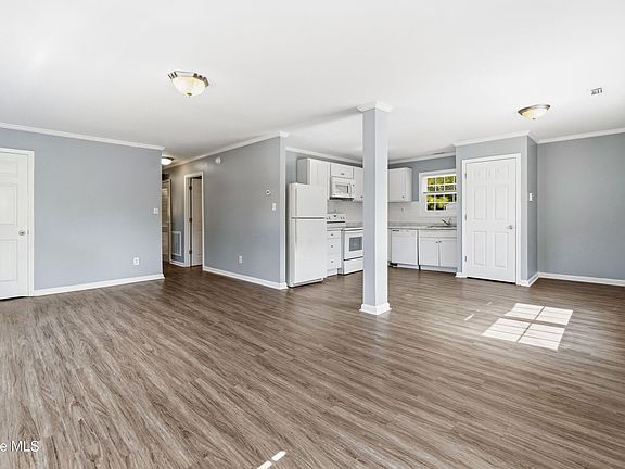 5th image of 400 Country Club Road