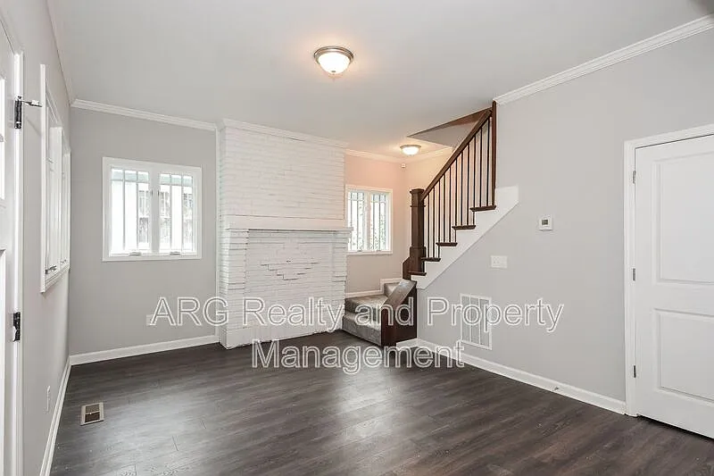 3 bed, 3.0 bath, $2,400 — Photo 3