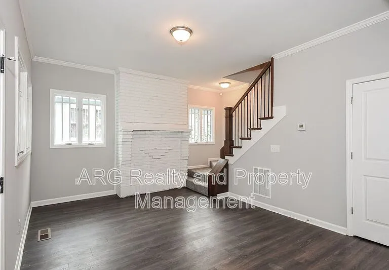 393 Atwood St SW — Photo 3