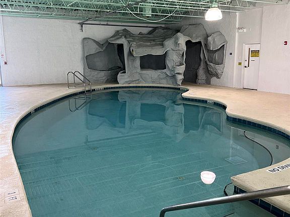 4th image of 224 E Garden St APT 211