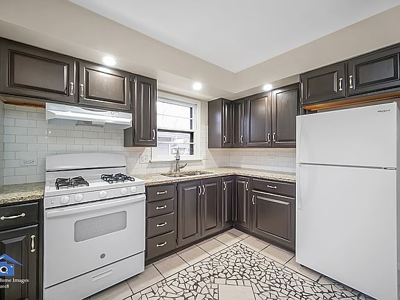 4th image of 38 Blackhawk Dr