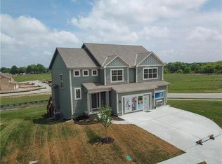 1005 NE Copperwood Dr, Lees Summit, MO 64086