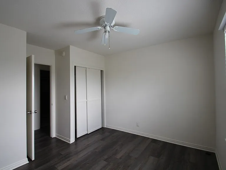 5860-5864 Mildred St — Photo 10