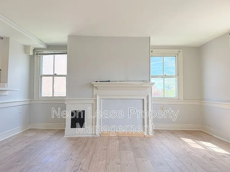 133 NW Front St — Photo 3