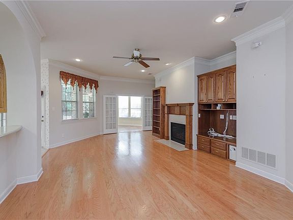 5th image of 920 Ellison Park Cir