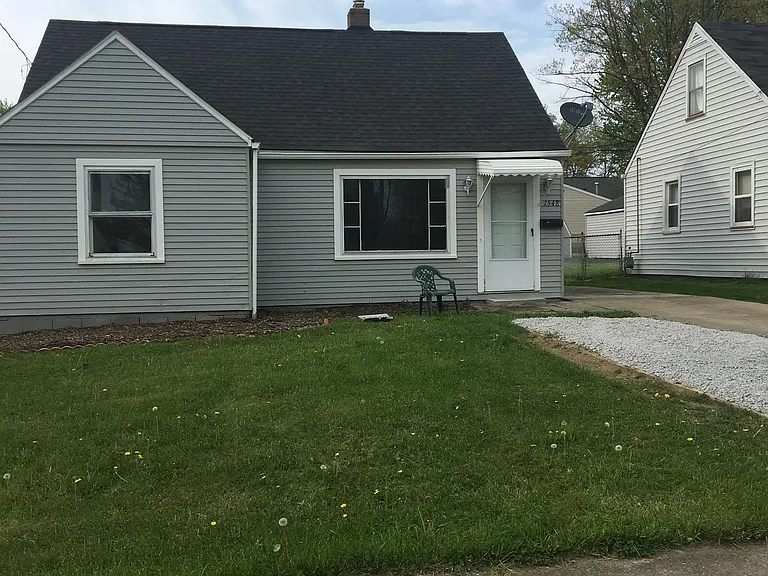 1548 Thalia Ave — Photo 1