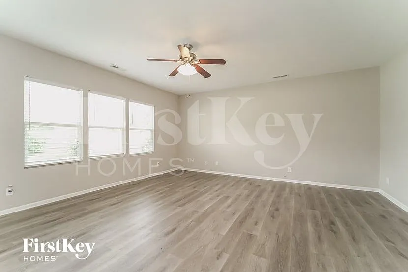 4 bed, 2.5 bath, 2654 sqft, $2,435 — Photo 4