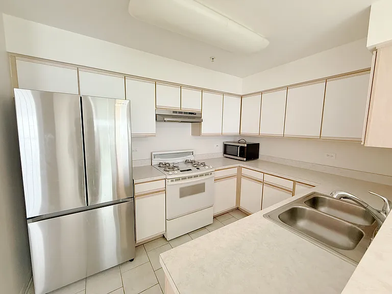 2554 Dickens Dr — Photo 4