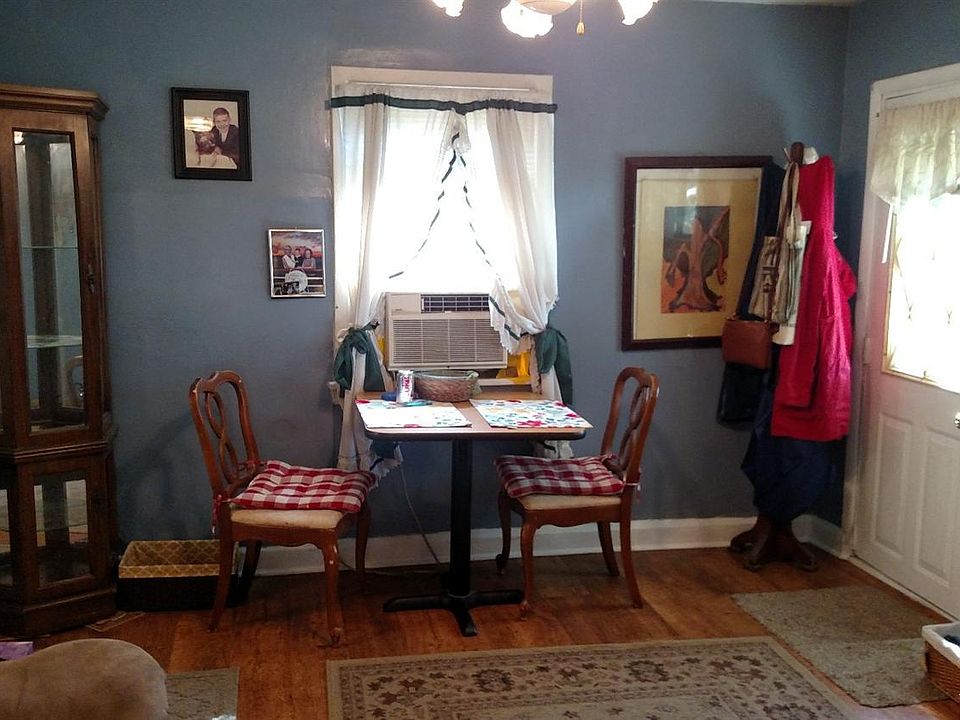 2nd image of 216 W Boalt St