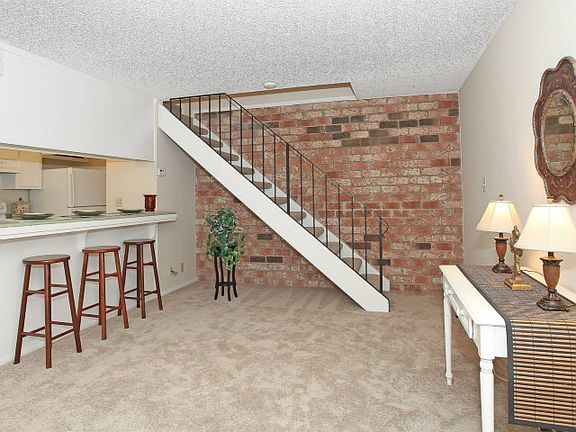 4th image of 1354 Branham Ln Unit 2