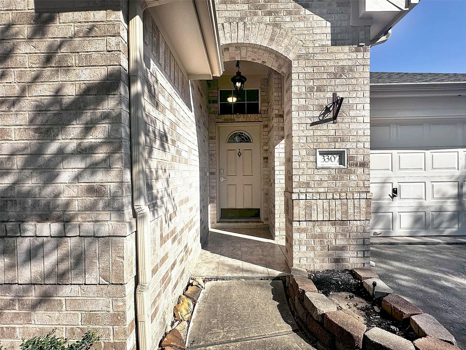 3 bed, 2.0 bath, 1729 sqft, $2,100 — Photo 4