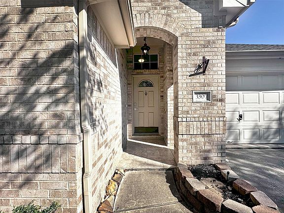 4th image of 3307 Raintree Village Dr
