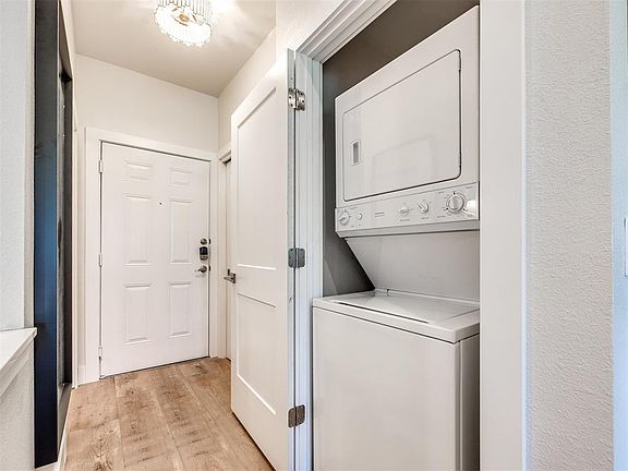 4th image of 251 W Miller Ave #102