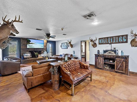 4th image of 3921 Red Bridge Rd