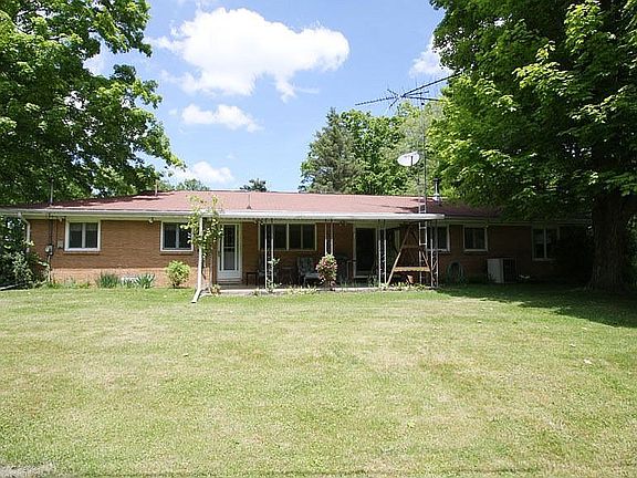 5th image of 6 Oak Ln