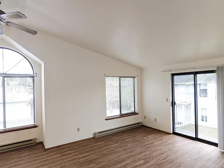 2320 Valencia St — Photo 4