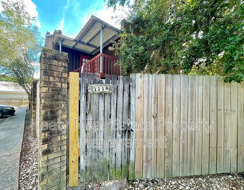 111B Shekel Dr