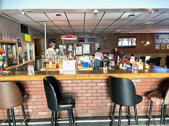 3rd image of 114 S Main St