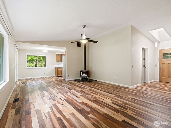 5th image of 7817 Fairview Road SW