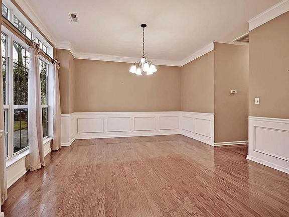 3rd image of 8713 Silvercreek Ln
