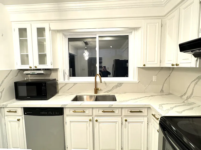 43 Foxrun Ave — Photo 3