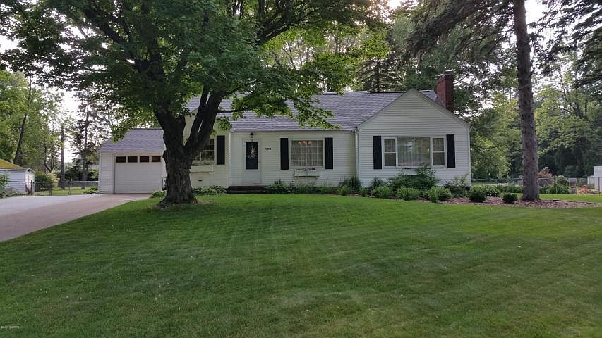 1st image of 462 W Hamilton Ln