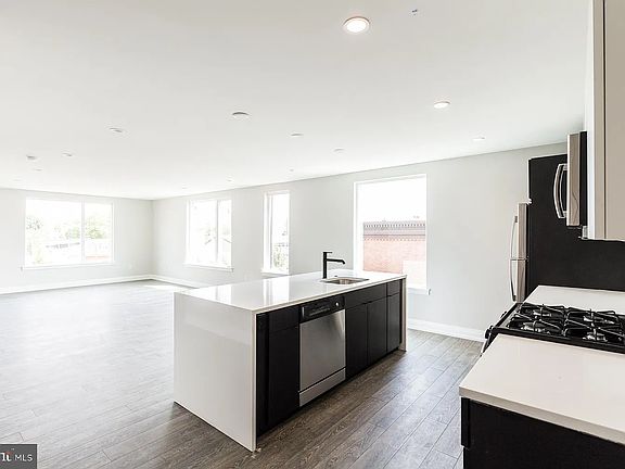 3rd image of 512 E Girard Ave APT 401