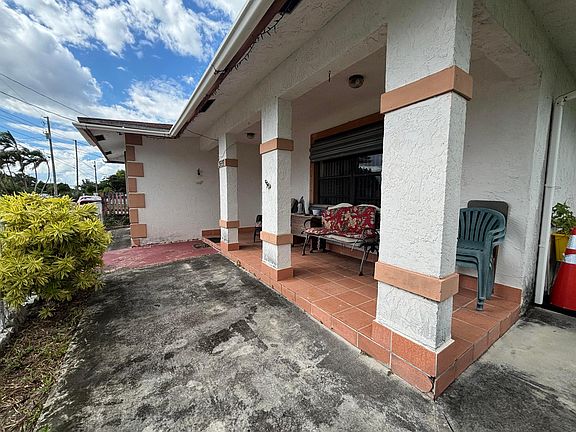 4th image of 2699 Summit Boulevard