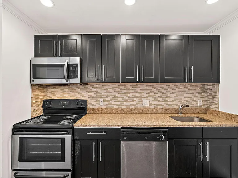 71 Oxford Ave #3 — Photo 7