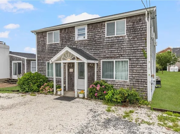 14 Stanton Ave, Narragansett, RI 02882
